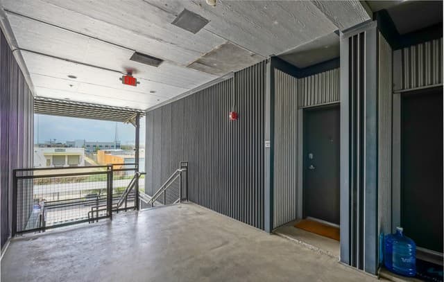 2-bedroom rental at 831 S Flores Unit 3202 in San Antonio, TX — photo 2