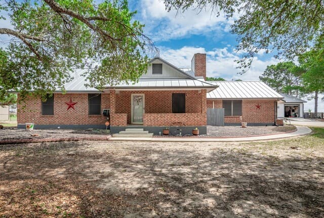 3-bedroom rental at 213 Bluebonnet Ridge in La Vernia, TX — photo 1