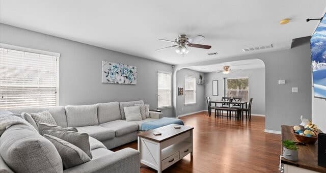 3-bedroom rental at 9019 Lilac in Universal City, TX — photo 5