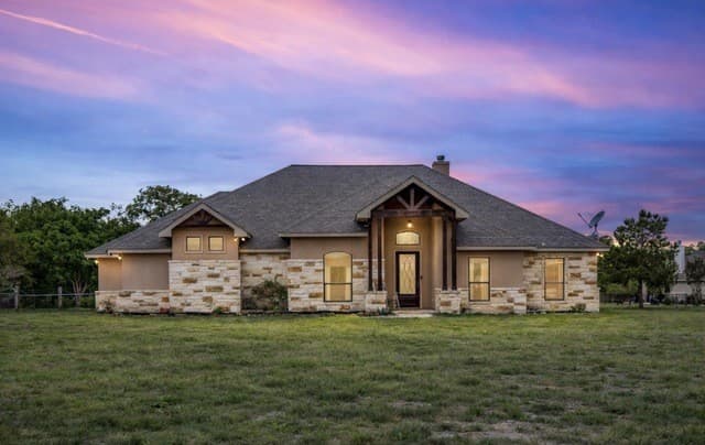 4-bedroom rental at 112 S Abrego Crossing in Floresville, TX — photo 1