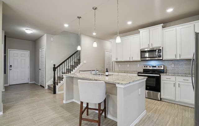 4-bedroom rental at 7615 Champion Creek in San Antonio, TX — photo 2