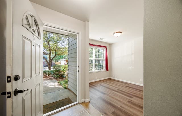 4-bedroom rental at 1651 Mountain Brk in Schertz, TX — photo 5