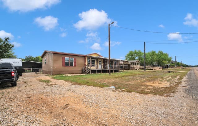 3-bedroom rental at 592 Private Road 1510 in Bandera, TX — photo 1