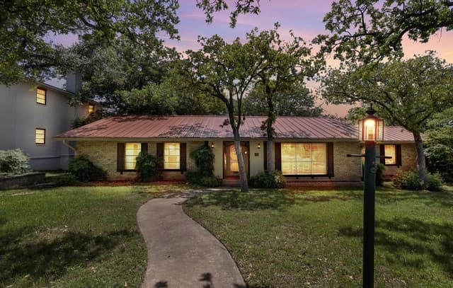 4-bedroom rental at 308 Tanglewood in Fredericksburg, TX — photo 2
