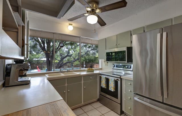4-bedroom rental at 308 Tanglewood in Fredericksburg, TX — photo 5