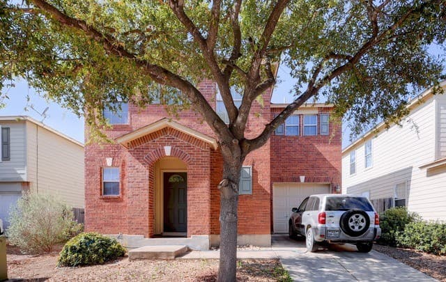 3-bedroom rental at 7 Bedford Bay in San Antonio, TX — photo 1