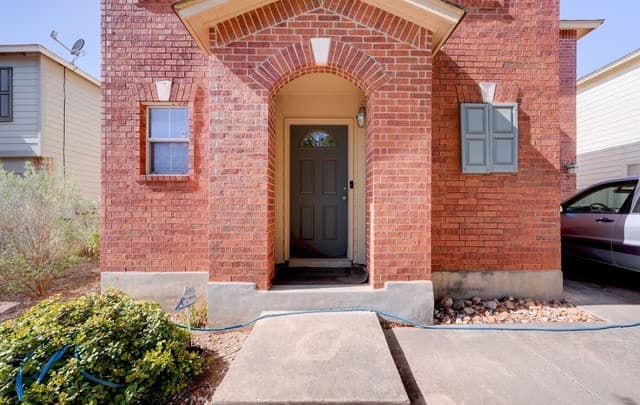 3-bedroom rental at 7 Bedford Bay in San Antonio, TX — photo 3