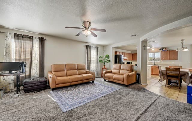 3-bedroom rental at 7 Bedford Bay in San Antonio, TX — photo 5
