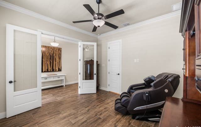 4-bedroom rental at 663 Pr 1712 in Mico, TX — photo 4