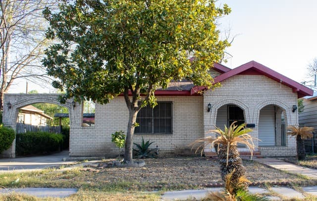 3-bedroom rental at 1806 Ridgewood in San Antonio, TX — photo 1