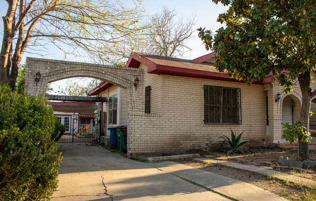 3-bedroom rental at 1806 Ridgewood in San Antonio, TX — photo 3