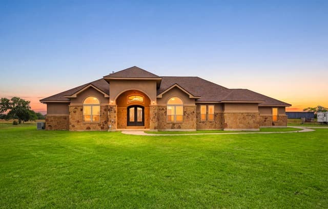 4-bedroom rental at 15820 Fm 539 in La Vernia, TX — photo 1