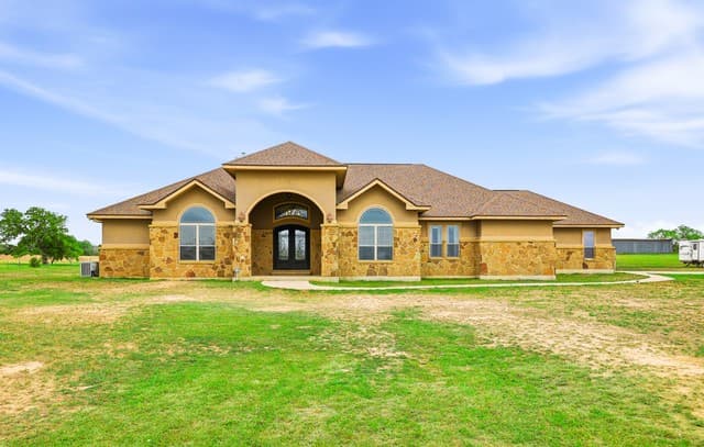 4-bedroom rental at 15820 Fm 539 in La Vernia, TX — photo 3