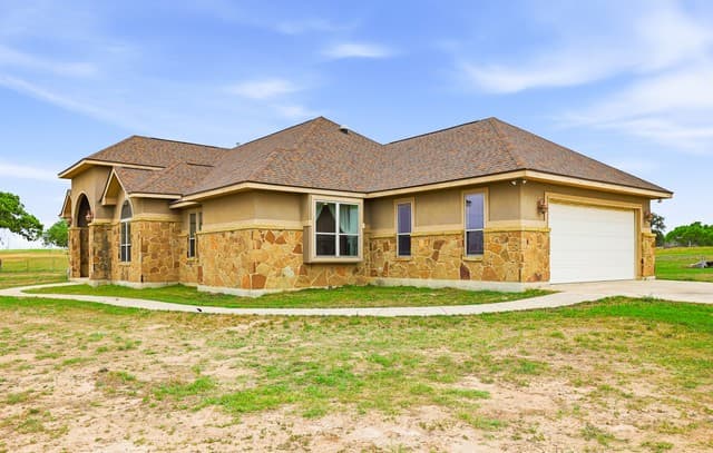 4-bedroom rental at 15820 Fm 539 in La Vernia, TX — photo 4