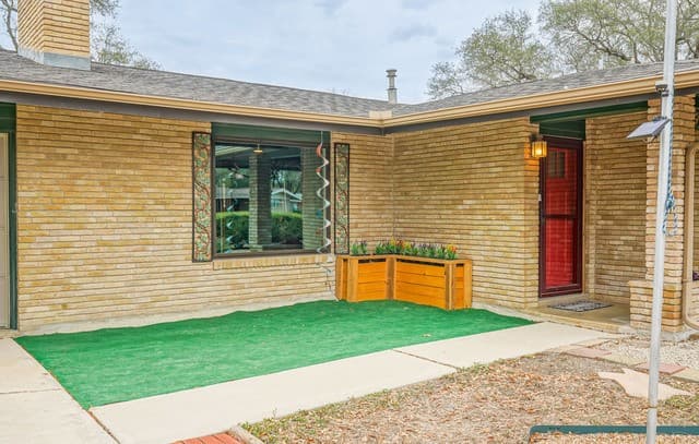 3-bedroom rental at 245 Windcrest Dr in Windcrest, TX — photo 5