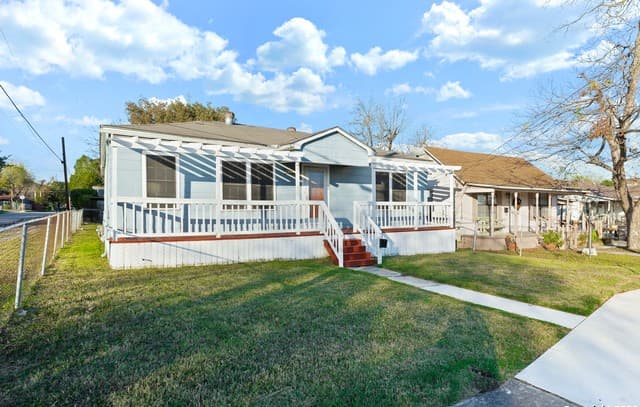 3-bedroom rental at 103 Cosgrove in San Antonio, TX — photo 2
