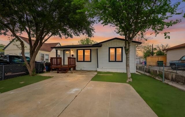 4-bedroom rental at 2035 Waverly in San Antonio, TX — photo 1