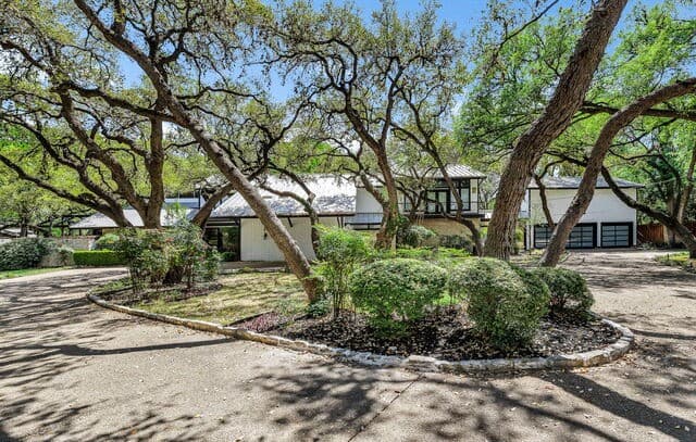 5-bedroom rental at 13010 George in San Antonio, TX — photo 4