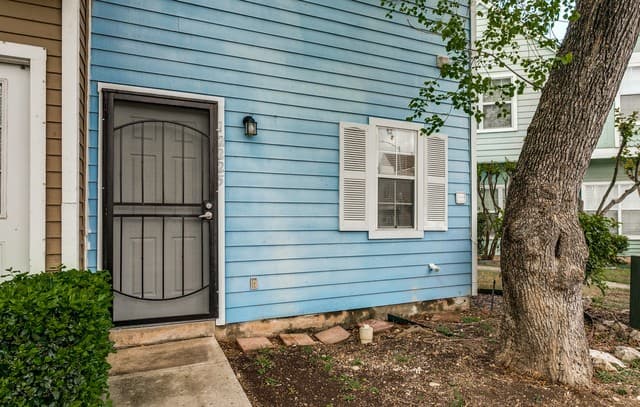 2-bedroom rental at 12225 Magnolia Blossom in San Antonio, TX — photo 1