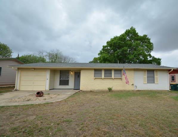 3-bedroom rental at 823 Highgate in Universal City, TX — photo 1