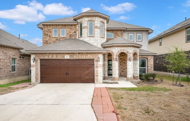 5-bedroom rental at 15214 Comanche Wolf in San Antonio, TX — photo 1