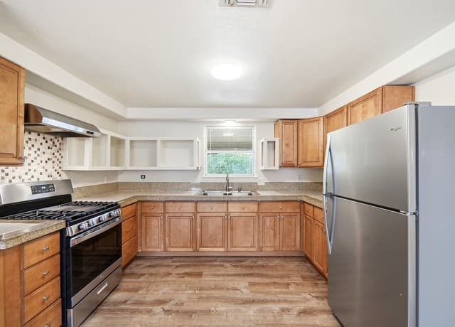 3-bedroom rental at 318 Blakeley in San Antonio, TX — photo 5