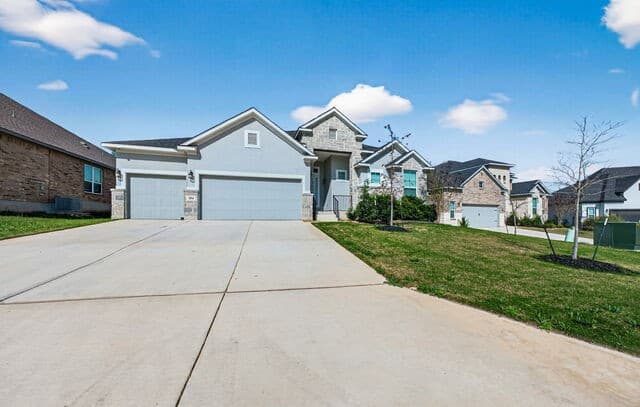 3-bedroom rental at 154 Lily Pass in Castroville, TX — photo 2
