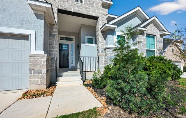 3-bedroom rental at 154 Lily Pass in Castroville, TX — photo 4