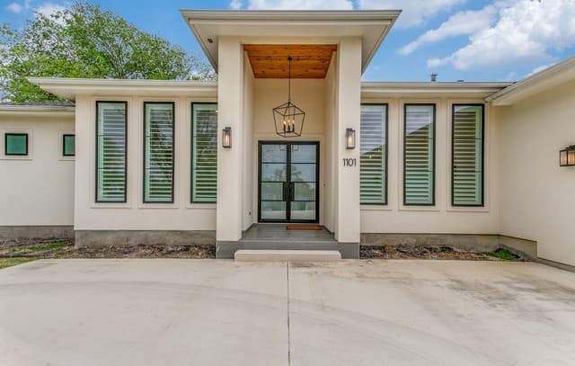 4-bedroom rental at 1101 Garraty in Terrell Hills, TX — photo 1