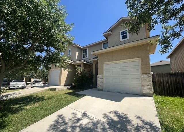 rental at 6321 & 6323 Attucks Ln in San Antonio, TX — photo 3