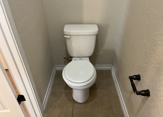 rental at 6321 & 6323 Attucks Ln in San Antonio, TX — photo 5