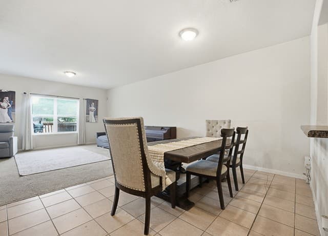 5-bedroom rental at 11758 Luckey in San Antonio, TX — photo 5