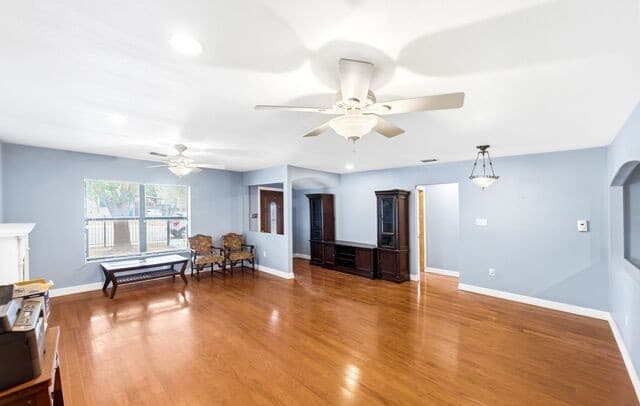 3-bedroom rental at 1410 Santa Anna in San Antonio, TX — photo 5