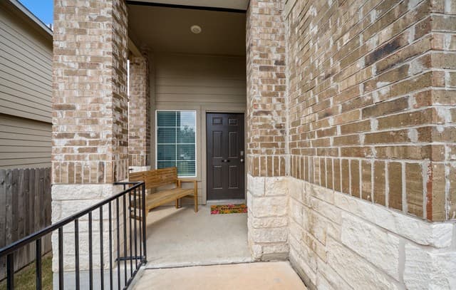 3-bedroom rental at 6307 Embankment in San Antonio, TX — photo 3