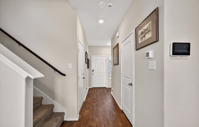 3-bedroom rental at 6307 Embankment in San Antonio, TX — photo 4