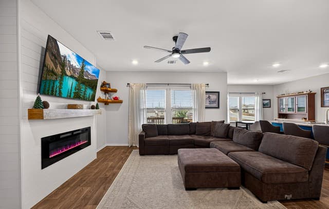 3-bedroom rental at 6307 Embankment in San Antonio, TX — photo 5