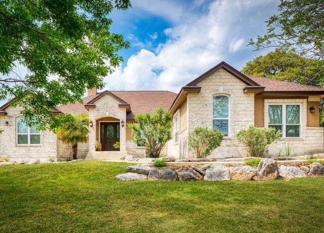 4-bedroom rental at 1827 Slumber Pass in San Antonio, TX — photo 4