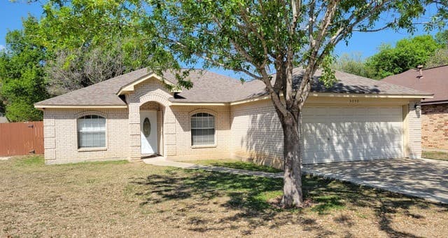 3-bedroom rental at 5030 Timber Wind in San Antonio, TX — photo 2