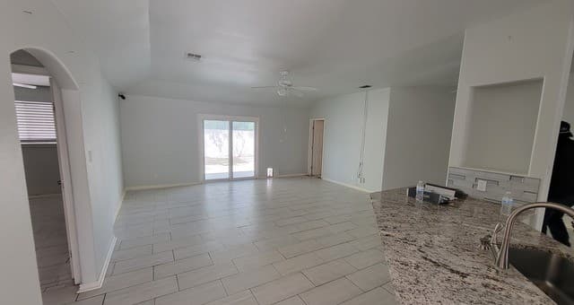 3-bedroom rental at 5030 Timber Wind in San Antonio, TX — photo 3