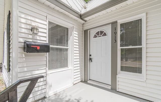 2-bedroom rental at 1913 Santa Anna in San Antonio, TX — photo 3