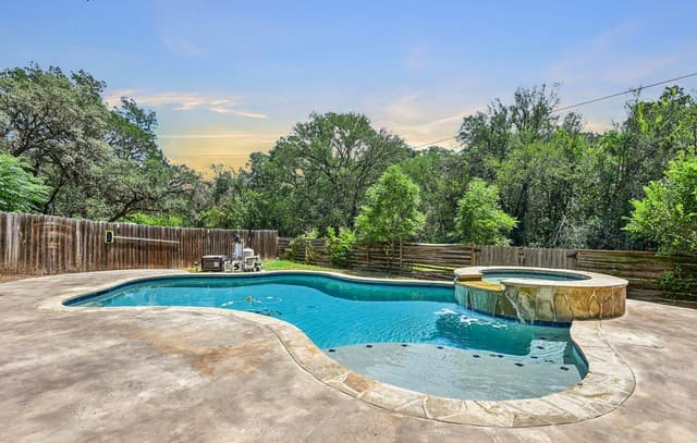 4-bedroom rental at 15840 Walnut Creek in San Antonio, TX — photo 1