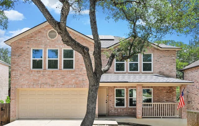 4-bedroom rental at 15840 Walnut Creek in San Antonio, TX — photo 2