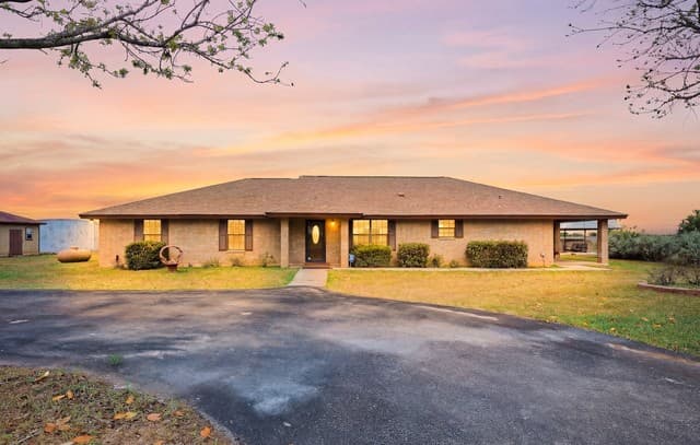 3-bedroom rental at 13915 Dusty Fields in Schertz, TX — photo 2