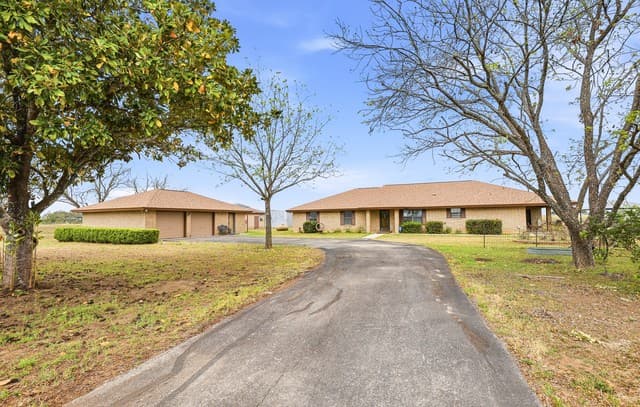 3-bedroom rental at 13915 Dusty Fields in Schertz, TX — photo 3