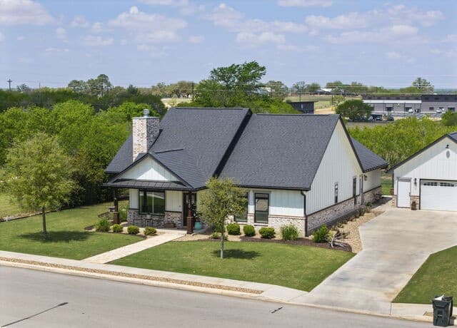 3-bedroom rental at 120 Magnolia in La Vernia, TX — photo 1