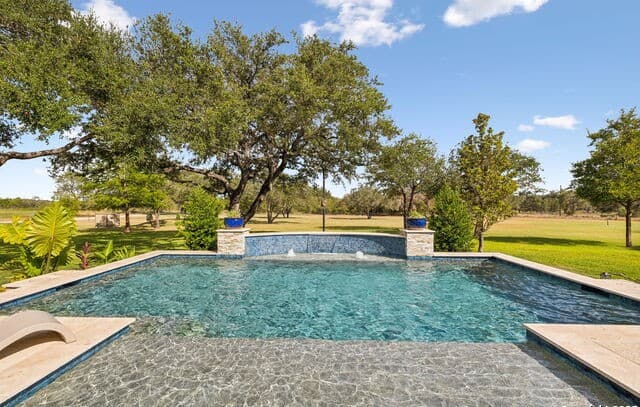 3-bedroom rental at 1994 Fm 3006 in Pleasanton, TX — photo 2