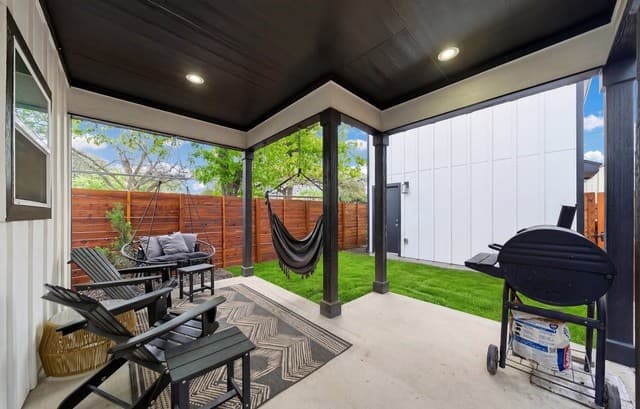 3-bedroom rental at 754 Delmar St in San Antonio, TX — photo 3