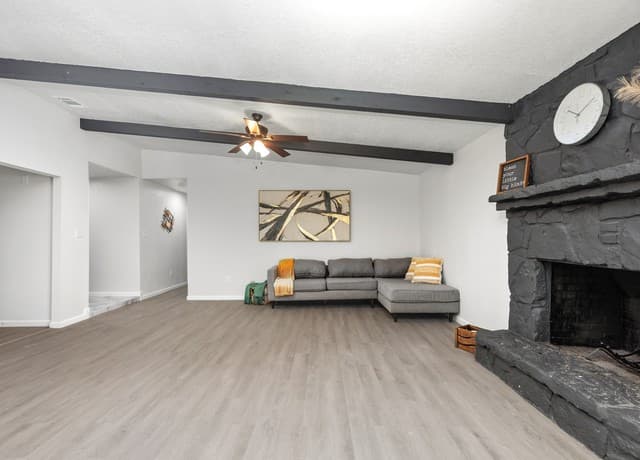 3-bedroom rental at 14223 Ridge Dale in San Antonio, TX — photo 4