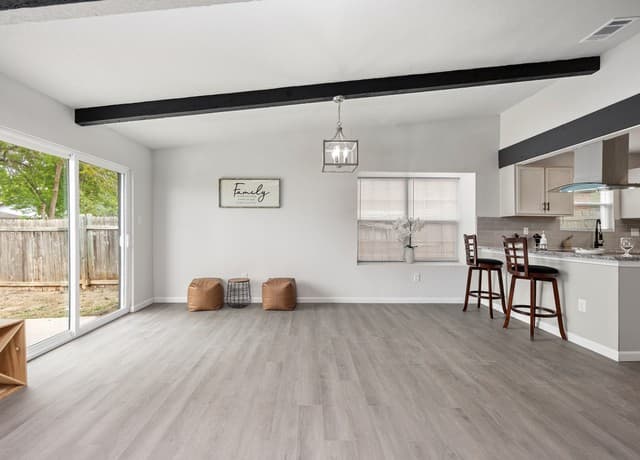 3-bedroom rental at 14223 Ridge Dale in San Antonio, TX — photo 5