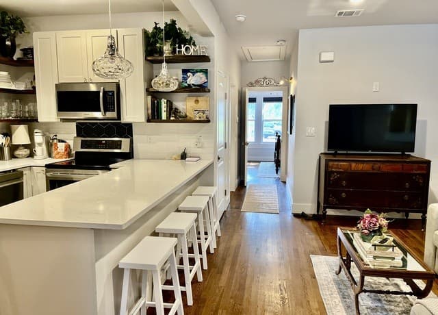 rental at 614 E Mulberry in San Antonio, TX — photo 5